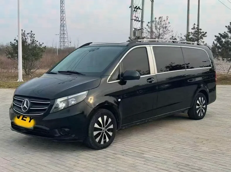 奔驰威霆 正面外观二