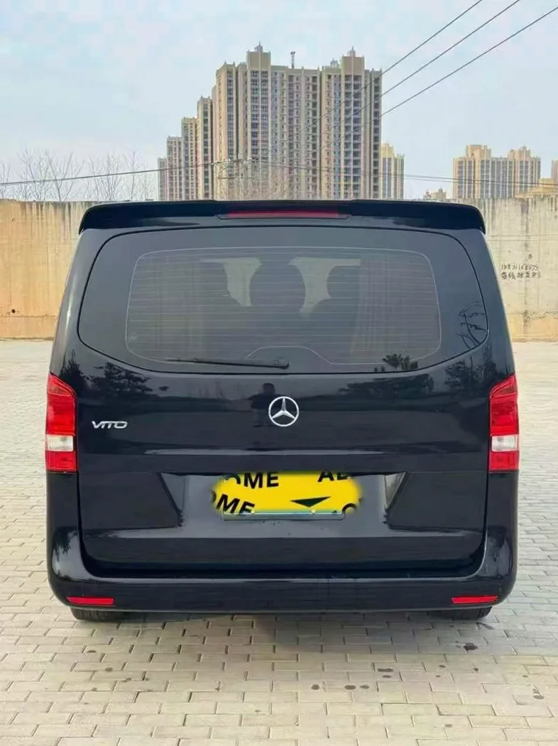 奔驰威霆 驾驶室