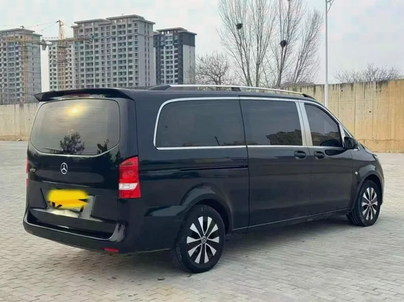 奔驰威霆 后面外观二