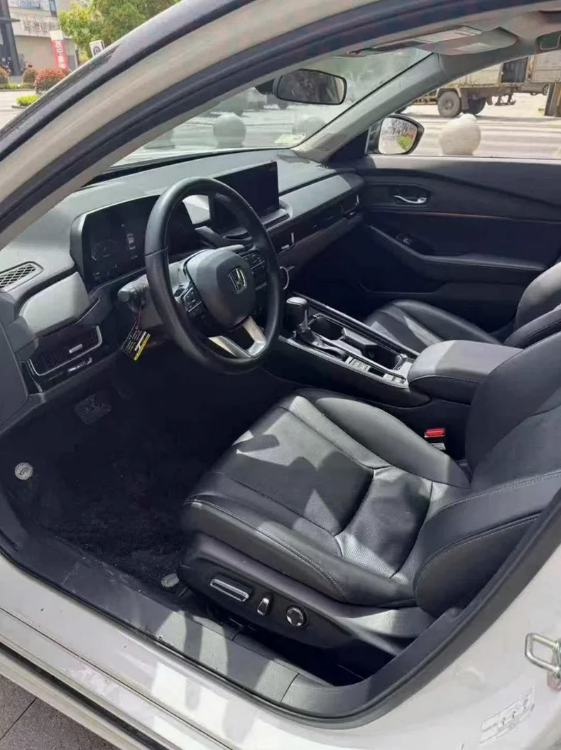本田英诗派 内饰前排