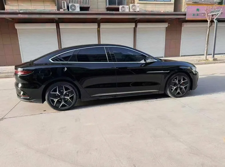 比亚迪汉 内饰后排