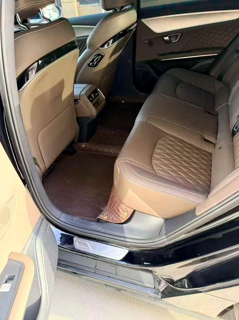 比亚迪汉 正面外观三