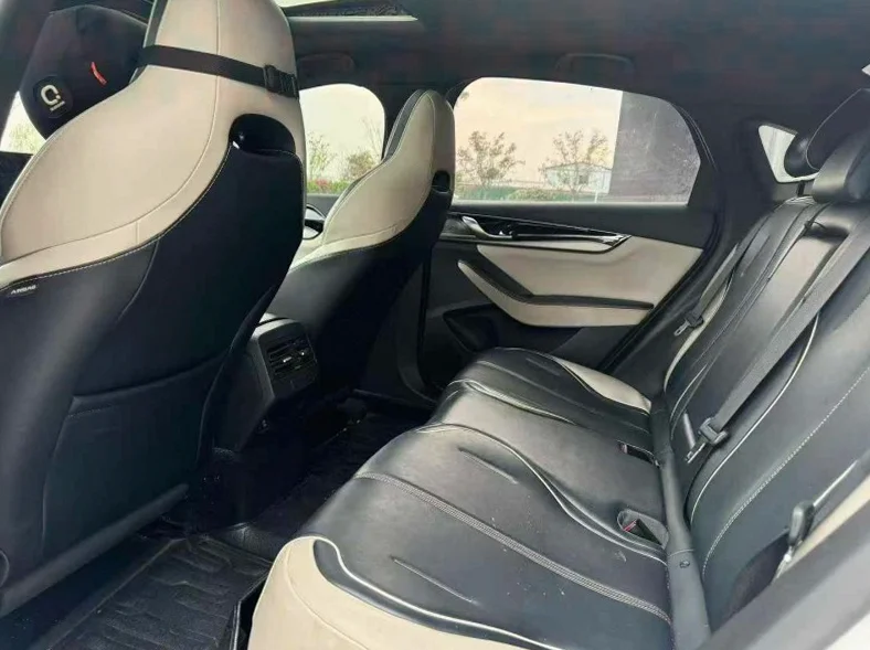 比亚迪秦 后面外观一