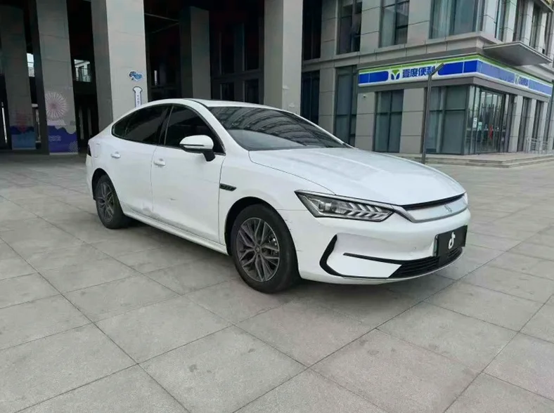 比亚迪秦 正面外观三