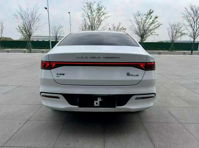 比亚迪秦 内饰后排