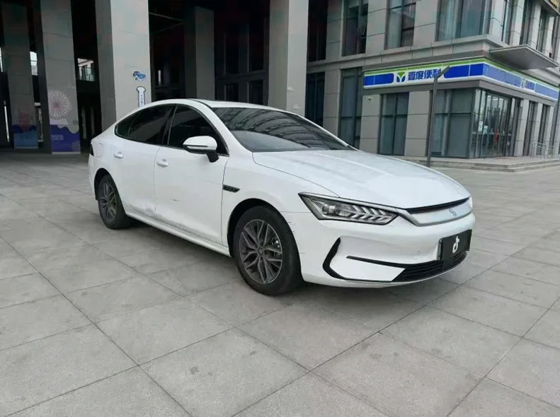 比亚迪秦 正面外观二