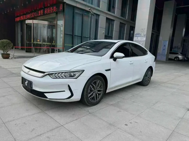 比亚迪秦 正面外观三