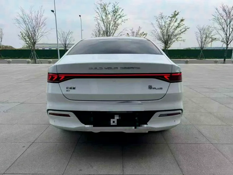 比亚迪秦 内饰后排