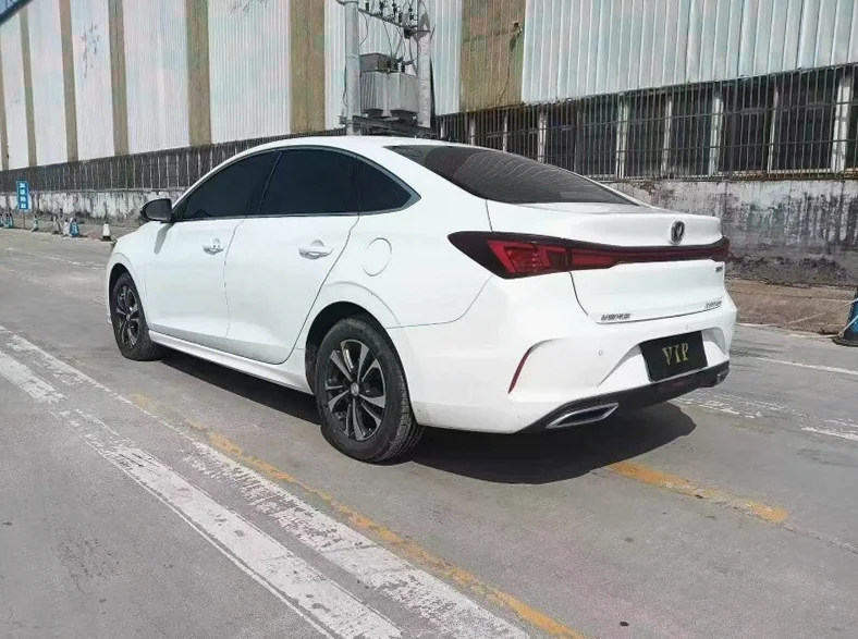 长安汽车逸动 内饰前排