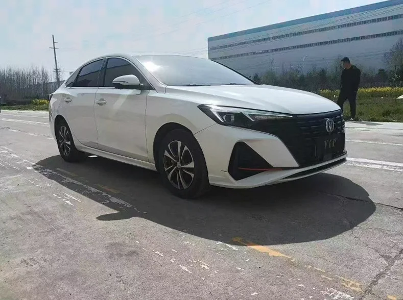 长安汽车逸动 正面外观三