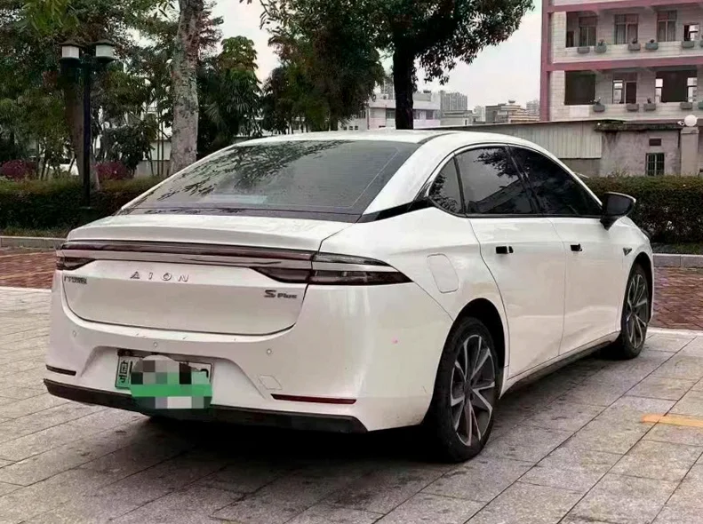 传祺埃安S 内饰后排