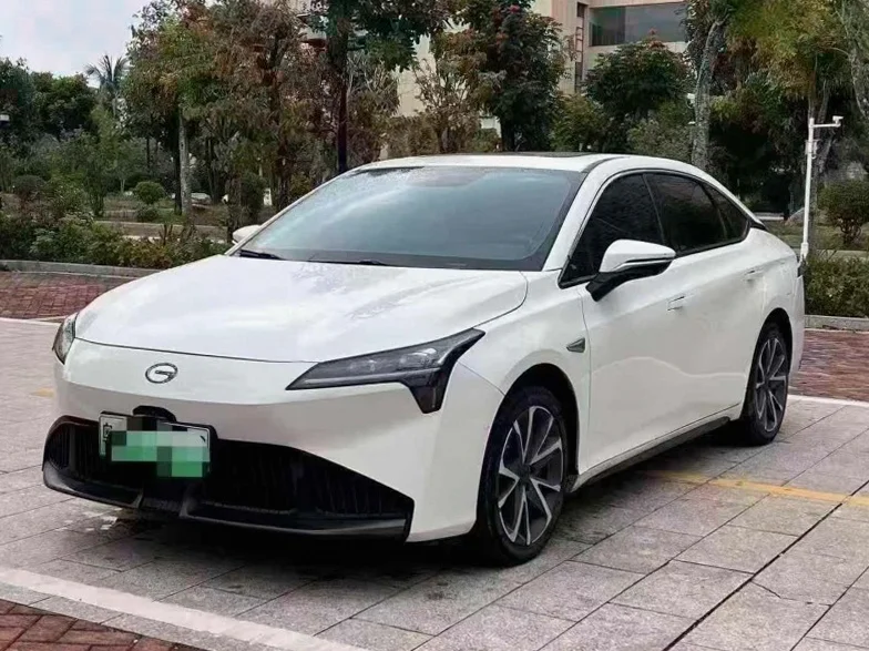 传祺埃安S 正面外观二