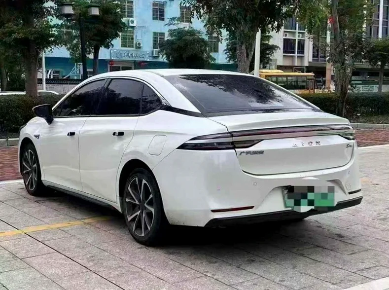 传祺埃安S 内饰前排