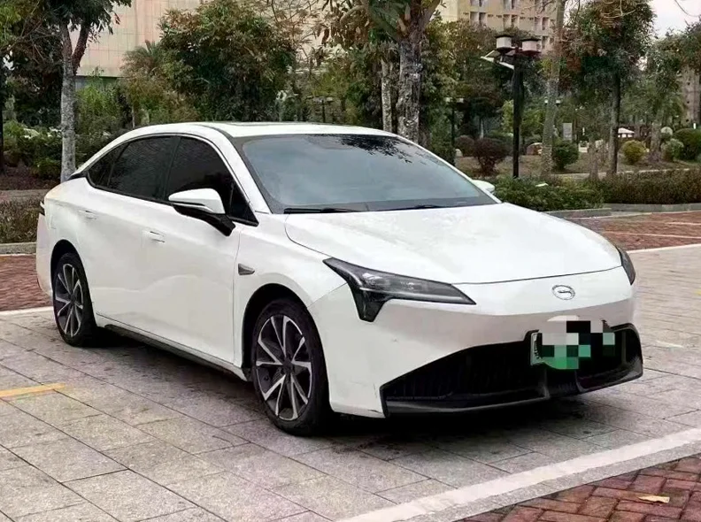 传祺埃安S 正面外观三