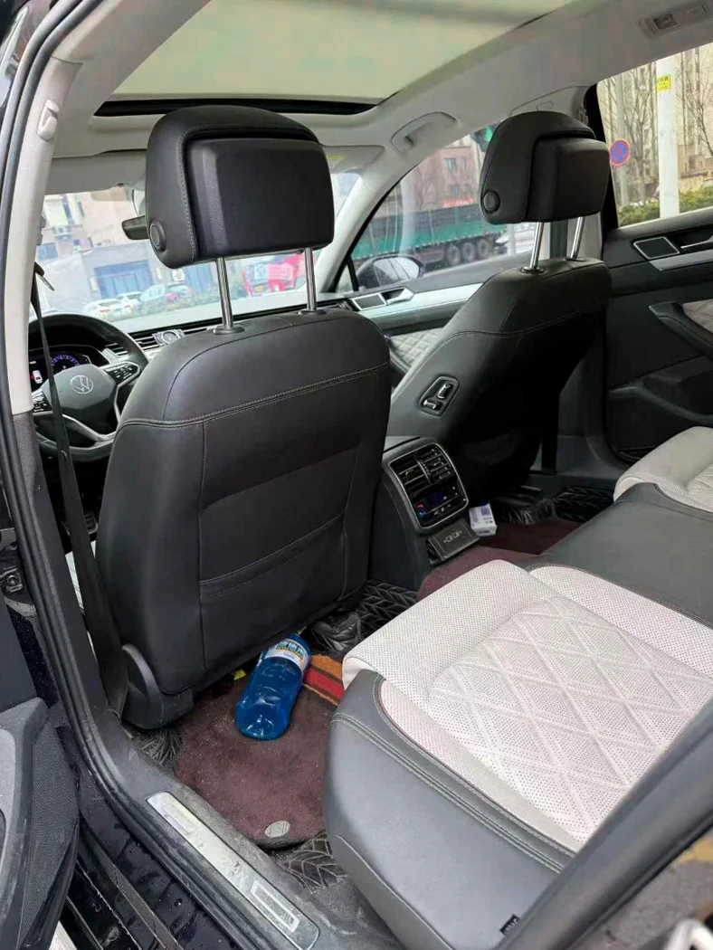 大众迈腾 内饰后排