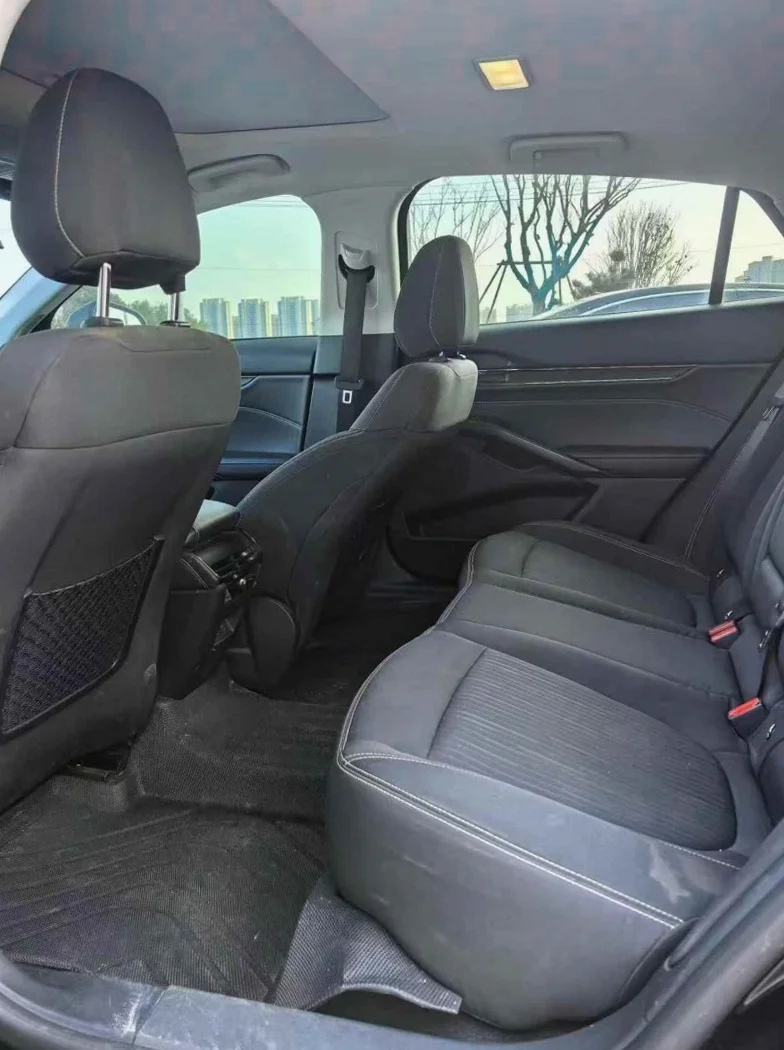 福特蒙迪欧 后面外观一