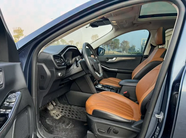 福特锐际 后面外观一