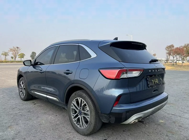 福特锐际 驾驶室