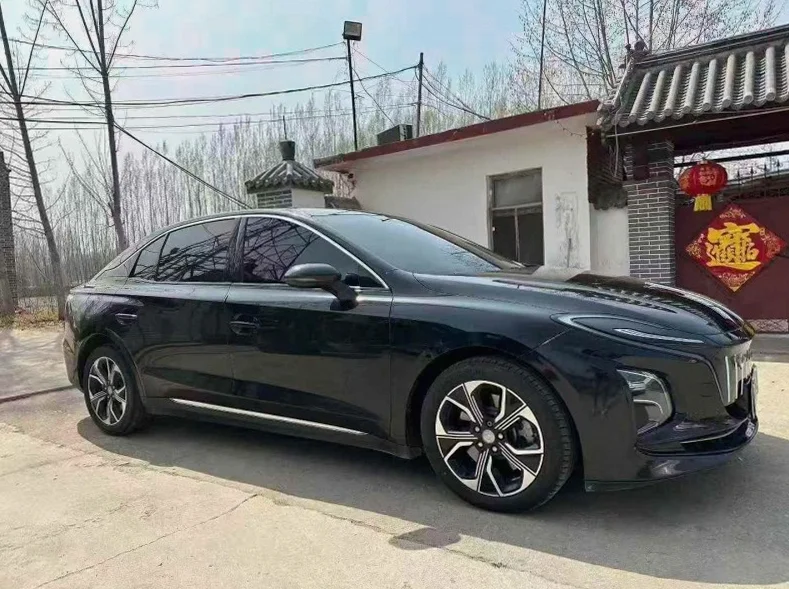 红旗E-QM5 正面外观二