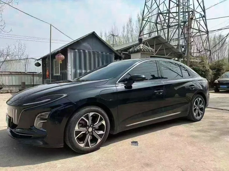 红旗E-QM5 正面外观三