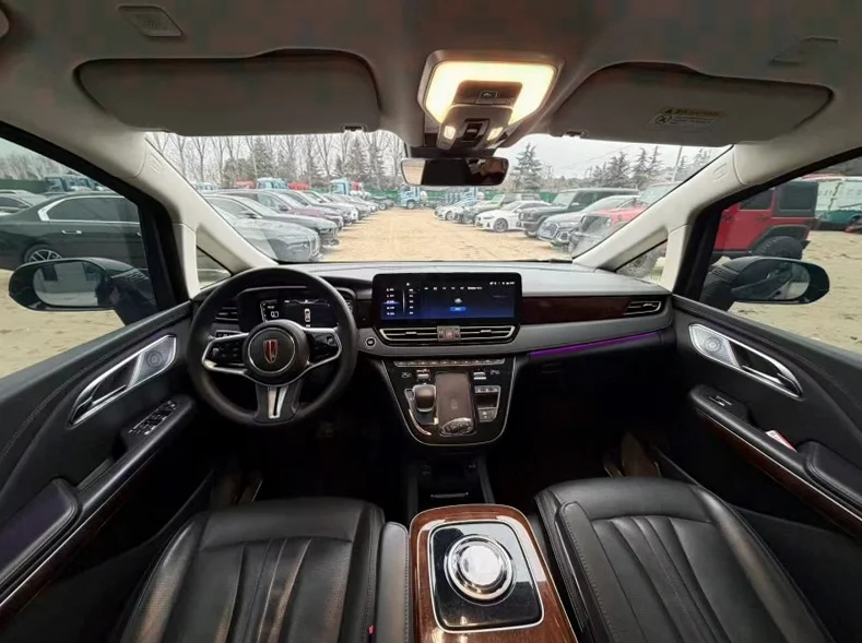 红旗HQ9 内饰后排