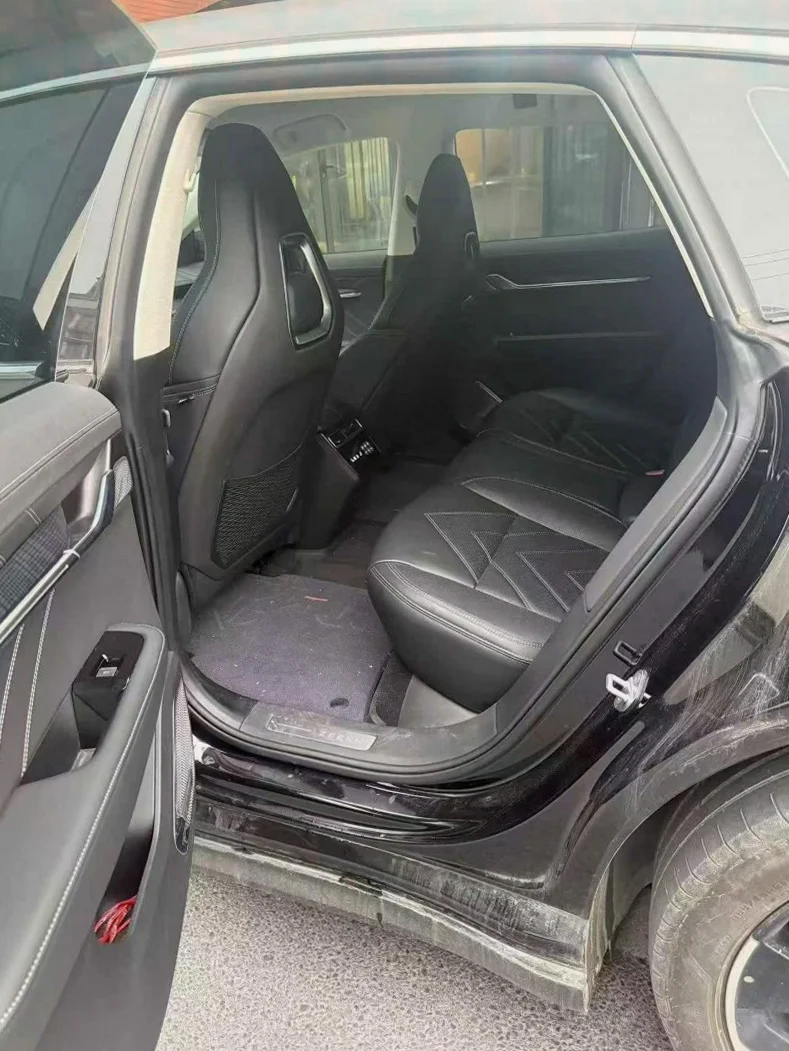 极氪汽车001 后面外观三