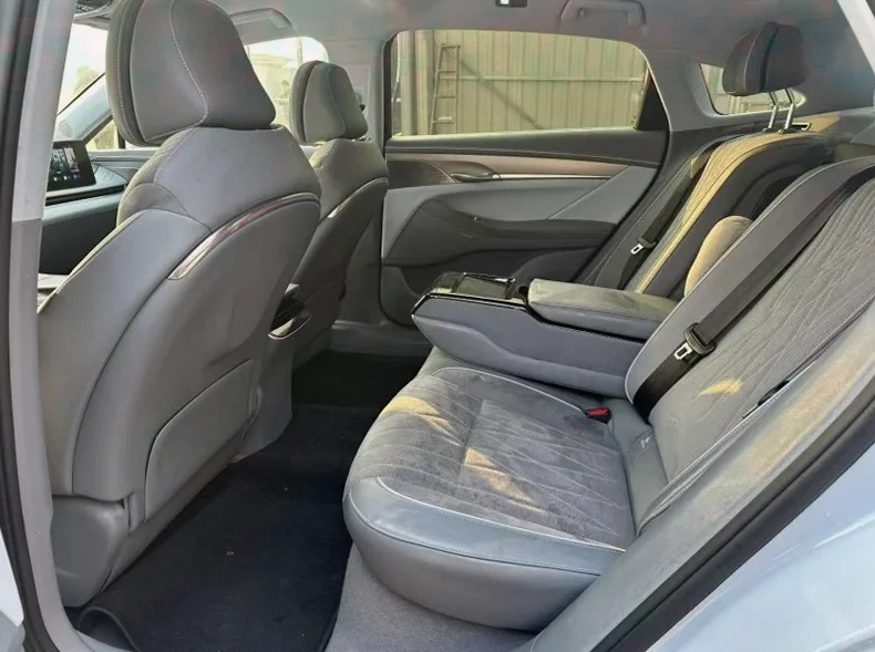 岚图汽车追光 后面外观一