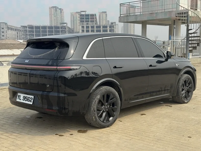 理想L7 内饰后排