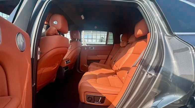 理想L7 内饰前排