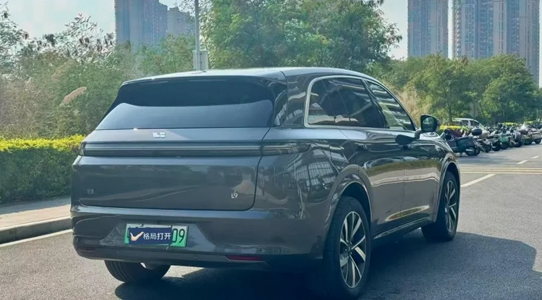 理想L7 后面外观二