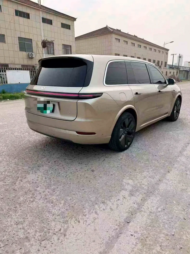 理想L9 内饰前排