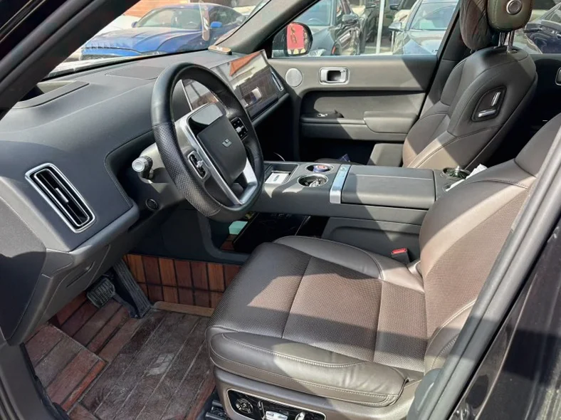 理想L9 后面外观一