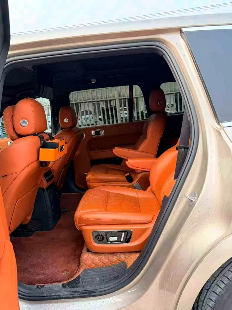 理想L9 后面外观一