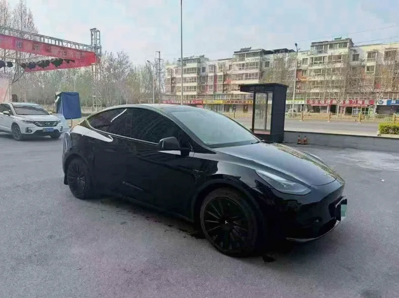 特斯拉MODEL 正面外观三