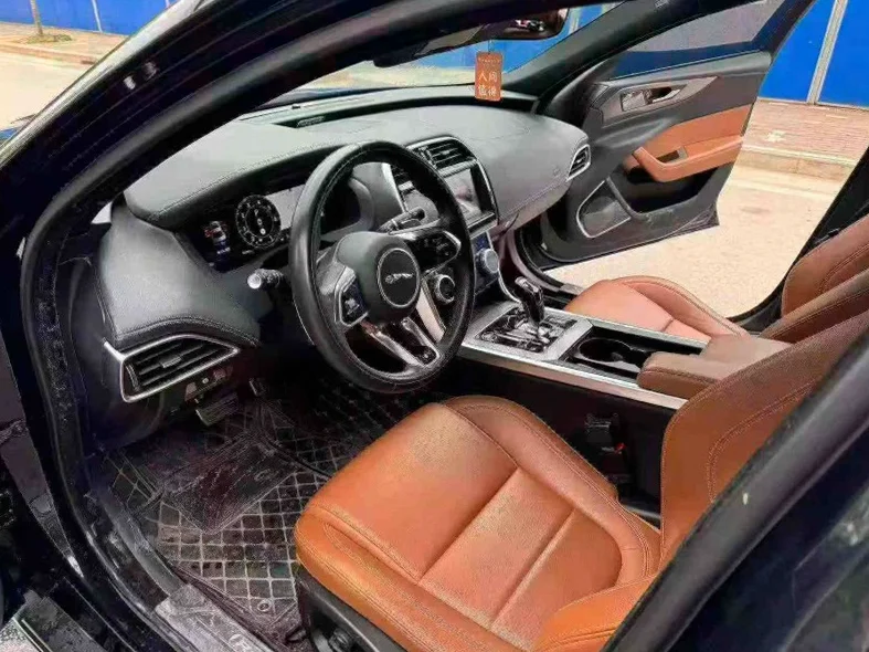 捷豹XEL 后面外观一