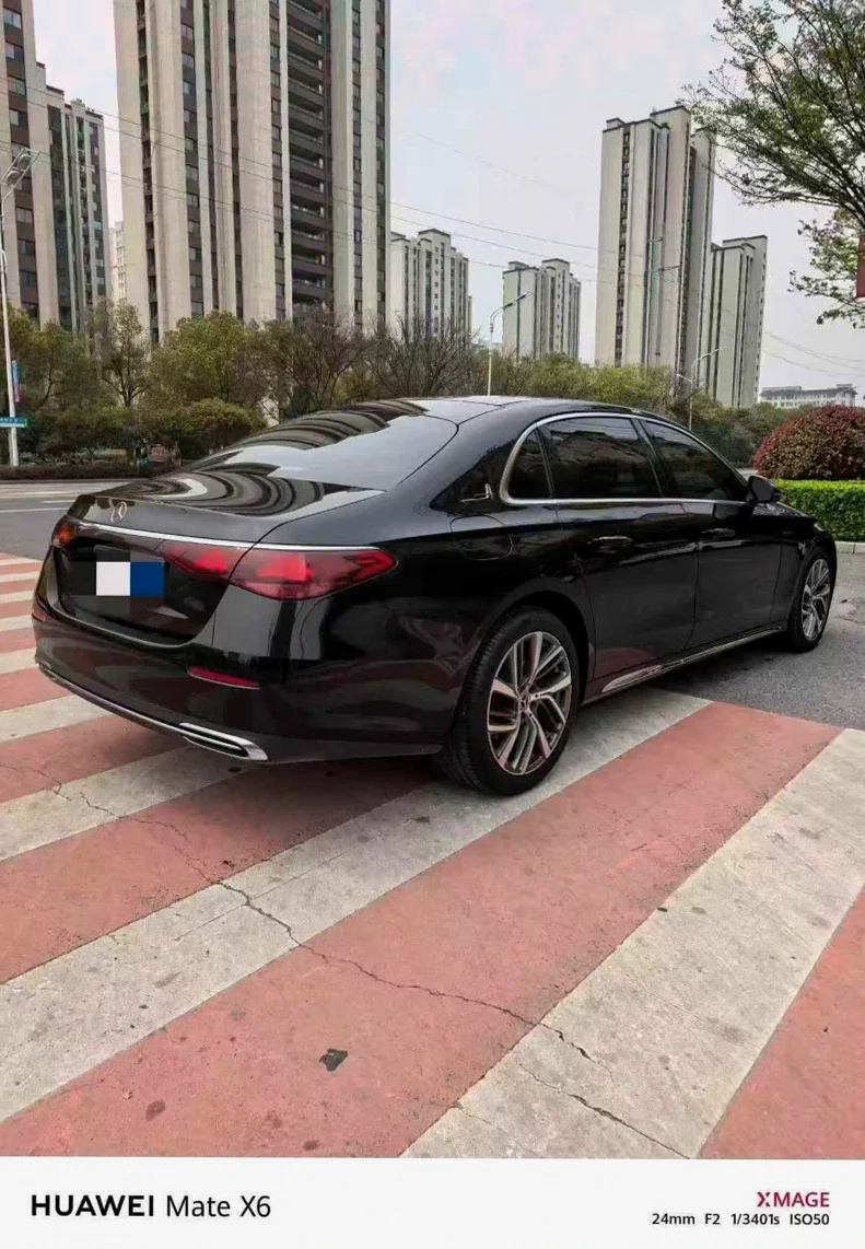 奔驰E 内饰后排