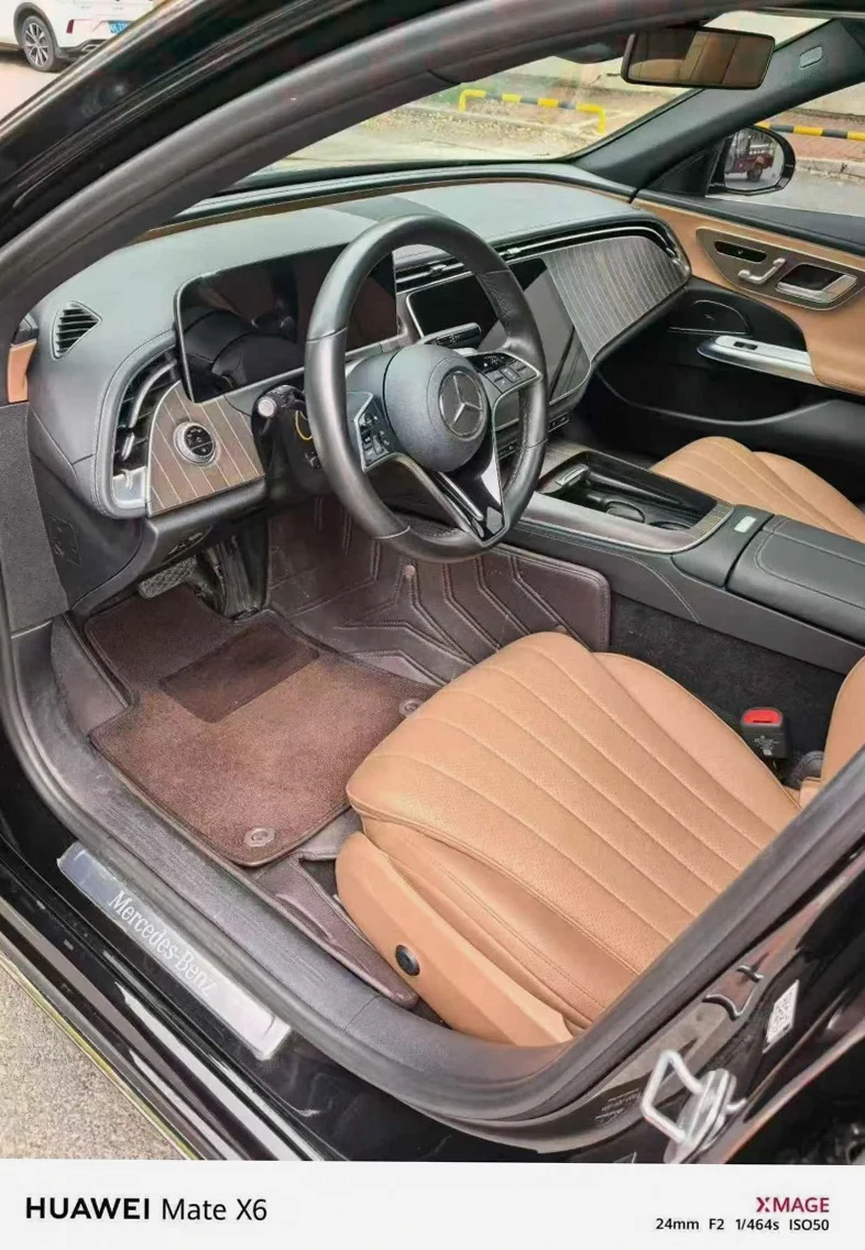 奔驰E 后面外观三