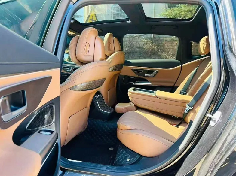 奔驰E 后面外观三