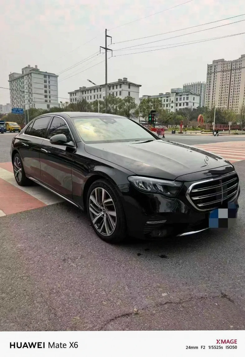 奔驰E 正面外观三