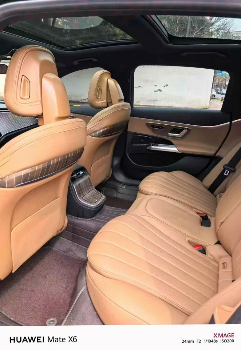 奔驰E 后面外观二