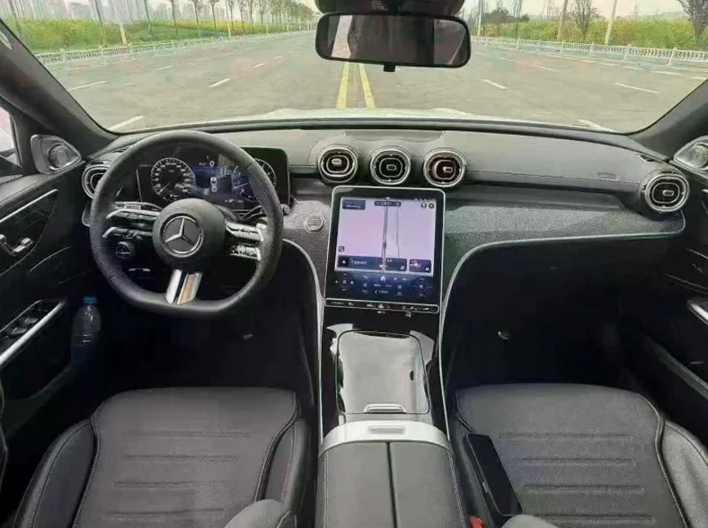 奔驰C 内饰后排