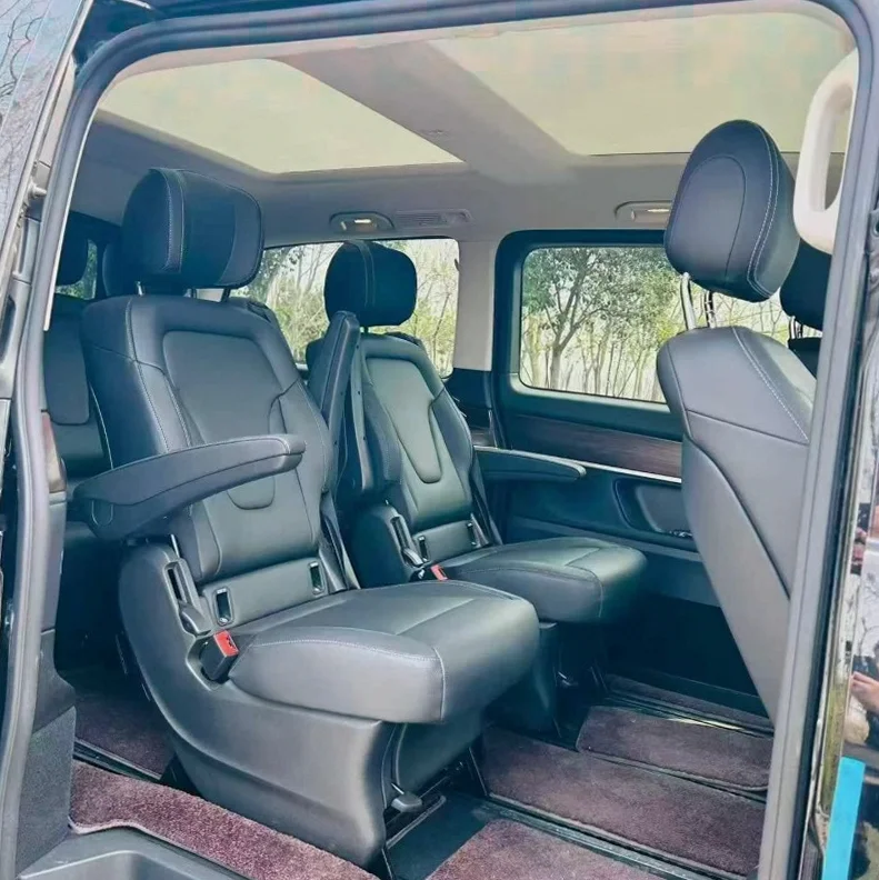 奔驰V 后面外观三