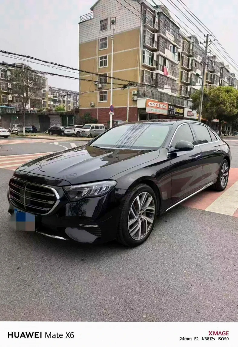 奔驰E 正面外观二