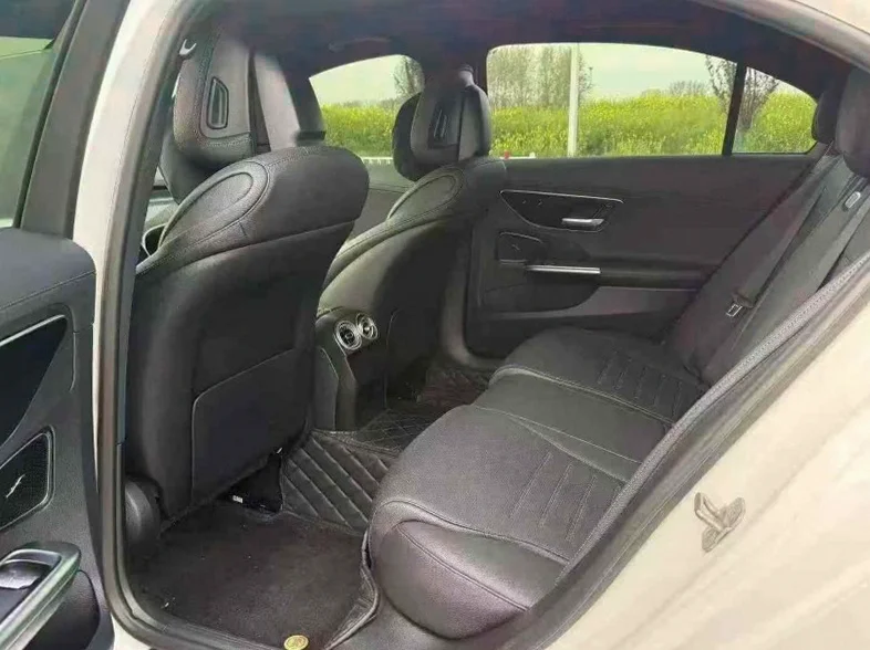 奔驰C 内饰前排