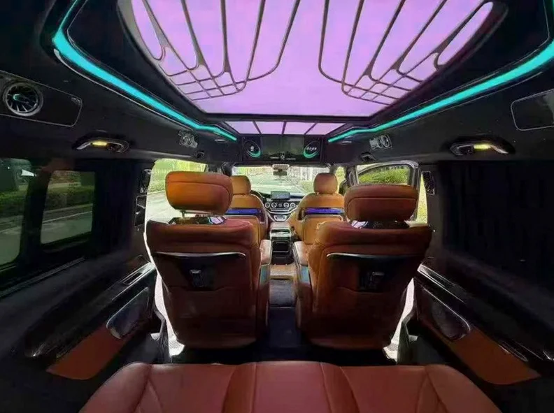 奔驰V 正面外观三