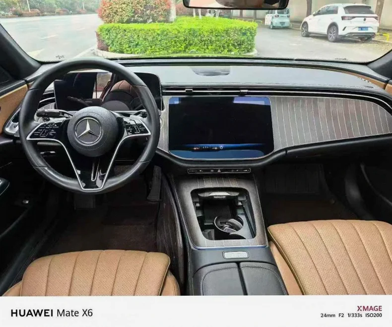 奔驰E 后面外观一