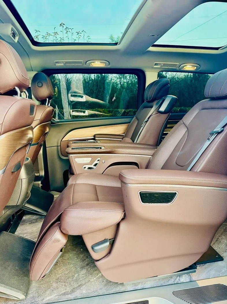 奔驰V 后面外观三