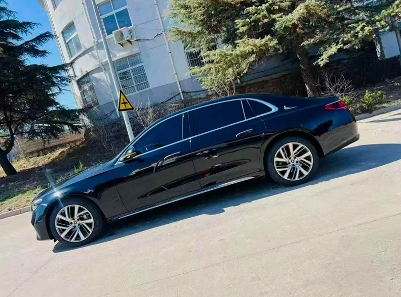 奔驰E 后面外观二