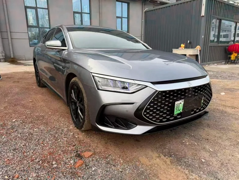 比亚迪汉 正面外观二