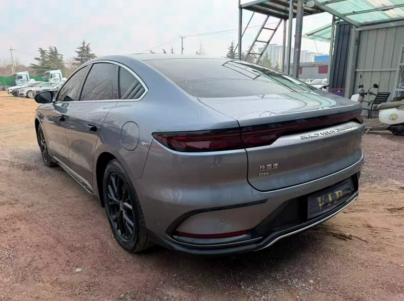 比亚迪汉 驾驶室